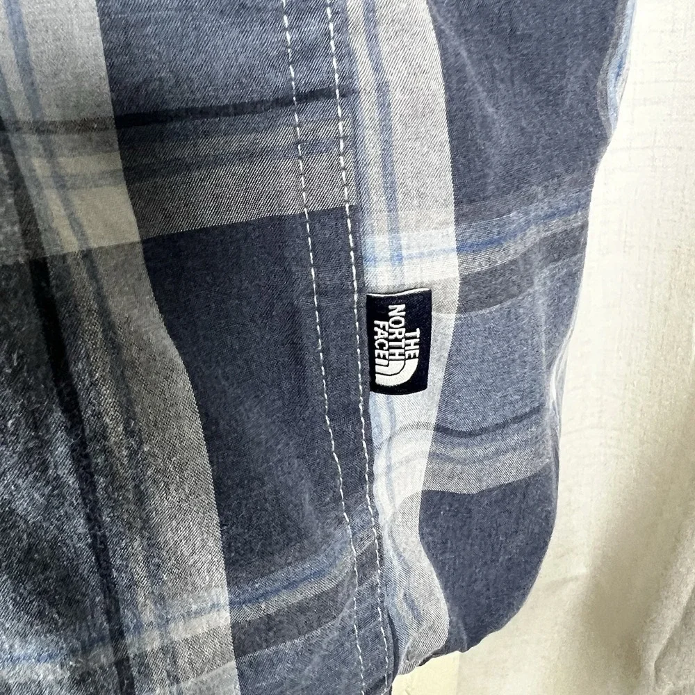 The North Face‎ Blue Plaid Snap Button Shirt Men's Size Medium Casual Outdoor